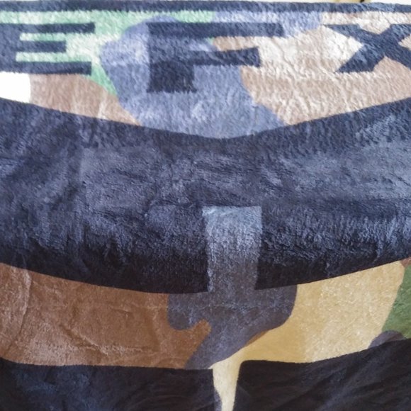 Das Efx Logo Throw - Picture 3 of 7